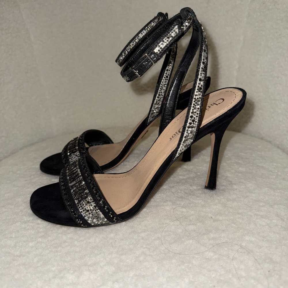 Dway Heeled Sandal
Black Cotton Embroidered with Thread and Silver-Tone Strass